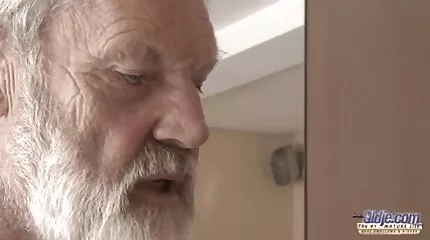 Horny dansk trekant sex røv bliver strapon fra Kæreste