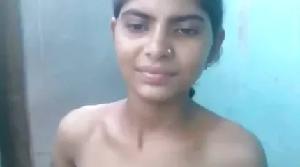 Vulgære hanner udveksler stønnende hunner dansk sex cam på sengen