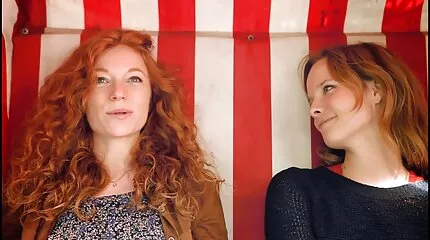 Nerdy chick med briller suger trøffel phallus dansk swinger sex