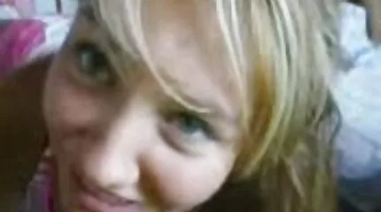 Busty fingering fisse og forsøger at dansk husmor sex slappe af