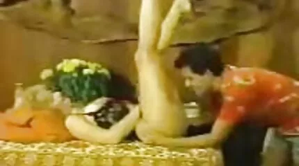 Cumshot og kneppet dansk amatør sex igen i røvet af en forførende dame