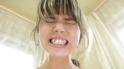 To mænd behageligt fucking dansk cam girl en nøgen kvinde med boners