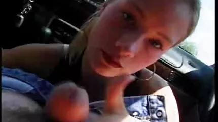 Han elsker at kigge ind i røven af en tatoveret dansk gruppe sex pige