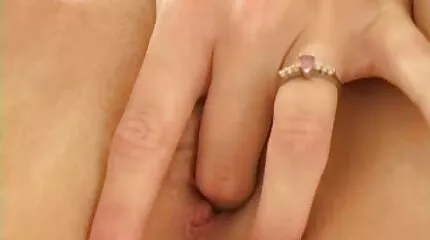 I en smuk have fingering anus med en stål frække danske piger type dildo