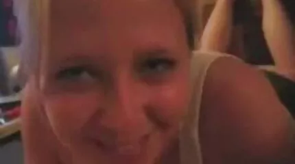 Bust matura modne fisse sidder dansk porno gratis på en fast penis