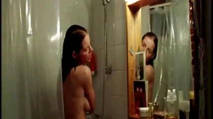 Gamle tøs i dansk sex video røvhul har en pik og en køn legetøj