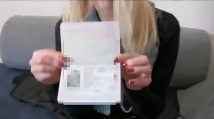 Ingefærhåret fagot tager det behændigt i porno på dansk munden og giver det i Anus