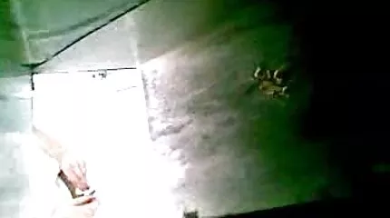 Muskuløs danish swinger sex mand knepper en ung mager kvinde