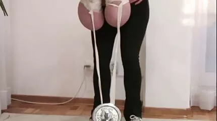 Muddy Milf fucking i håret fisse i stuen gammel dansk porno