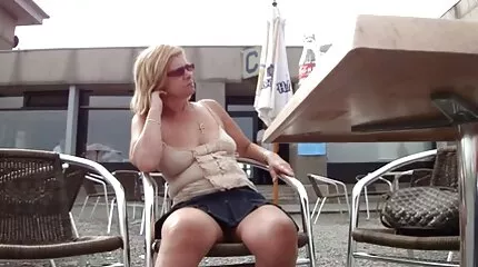 Lustful fyr bedt om at tage sin kæreste hjemmelavet dansk sex Centerfold i hendes mund